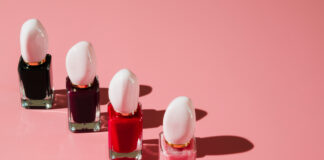 Jak aplikować klasyczne lakiery do paznokci