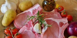 Kiedy solić mięso na kotlety schabowe?