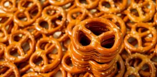 Z czego są robione precelki?