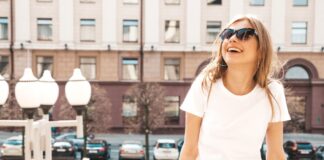 Nowe trendy w bluzkach krótkim rękawem dla kobiet